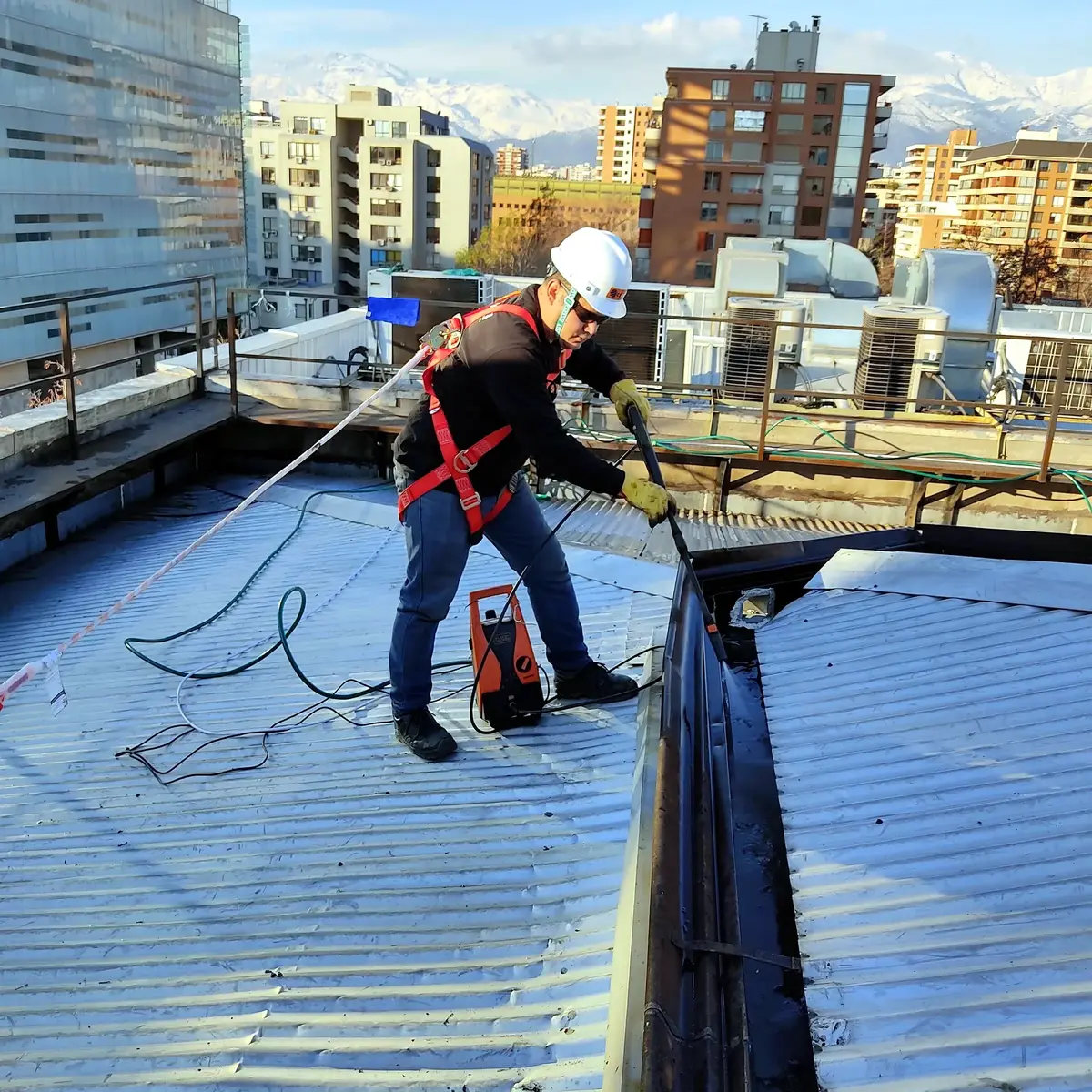 Limpieza de Canaletas en Techumbres Industriales