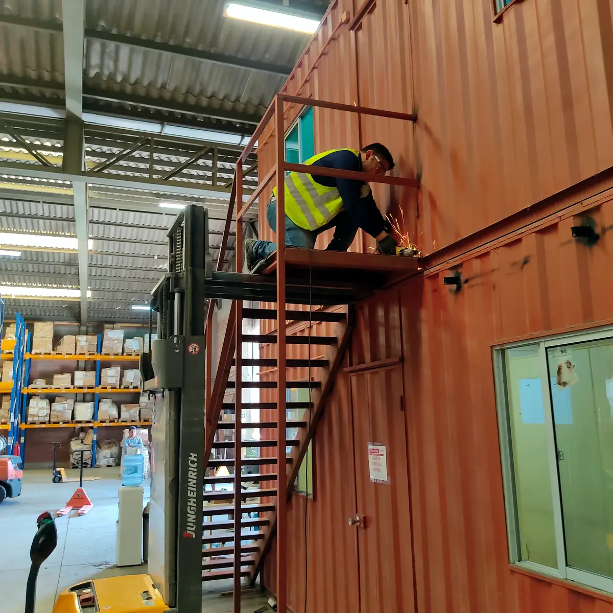 Soldadura y Modificación de Oficinas Modulares