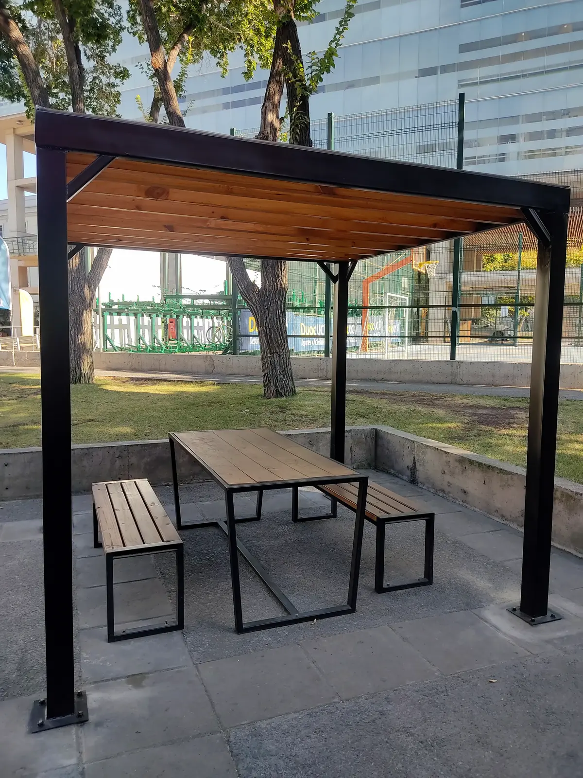 Fabricación e Instalación de Pérgolas Metálicas