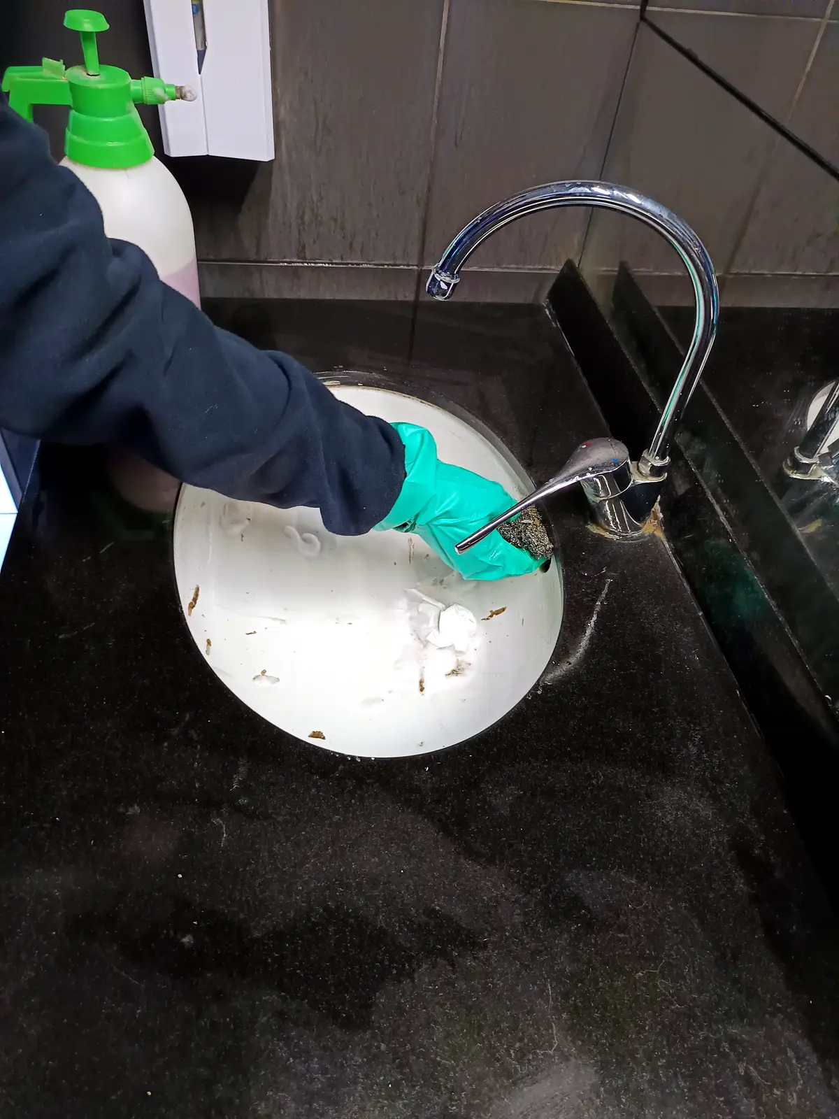 Sanitización y Limpieza de Baños Corporativos